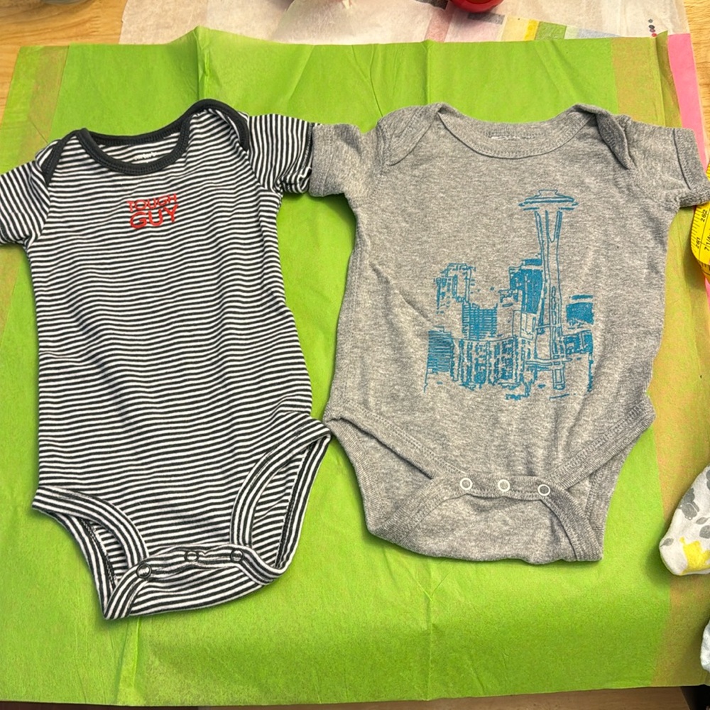 🌀2/$6🌀Carters & Pigeon Camera onesie set of 2, 6 months clean minimal wear